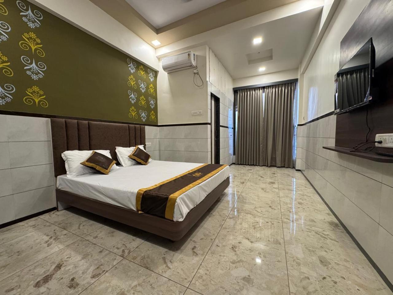 Majestic Inn Vasai Exteriér fotografie