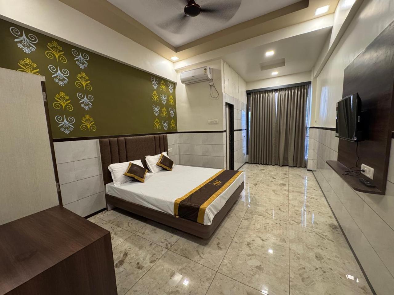 Majestic Inn Vasai Exteriér fotografie