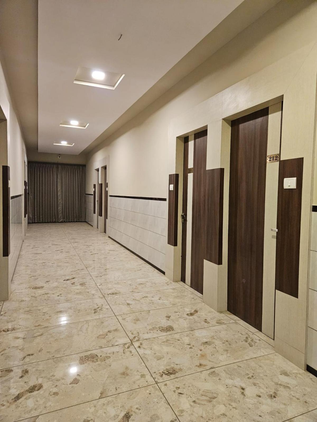 Majestic Inn Vasai Exteriér fotografie